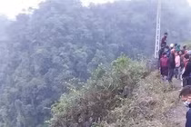 Đi xe máy lao xuống vực sâu, 2 vợ chồng tử vong