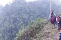 Đi xe máy lao xuống vực sâu, 2 vợ chồng tử vong