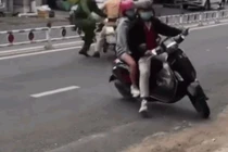 Video: Bị CSGT chặn đầu, đôi nam nữ bẻ lái bỏ chạy và cái kết ê chề