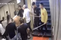 Nhóm côn đồ hành hung khiến 2 nhân viên quán hát chấn thương sọ não