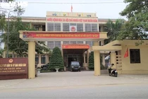 Thanh Hóa: Đình chỉ cán bộ xã đưa người nhà vào DS cận nghèo