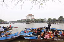 Hơn 4 vạn du khách đổ về chùa Hương trước ngày khai hội