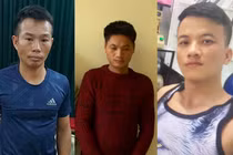 Đang uống bia hơi bỗng dưng bị 3 đối tượng cầm dao lao vào chém