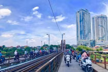 Nghi vấn nam thanh niên nhảy cầu Long Biên tự tử