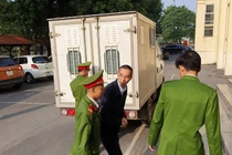 Xét xử đường dây đánh bạc nghìn tỷ: VKS phản bác lý do dừng đoàn kiểm tra