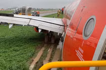 Chi tiết hiện trường máy bay trượt khỏi đường băng ở Tân Sơn Nhất