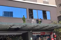 Nguyên nhân bé gái rơi từ tầng 25 chung cư Star Tower Hà Nội