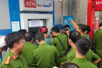 Đục, cắt cây ATM và những quái chiêu của kẻ trộm