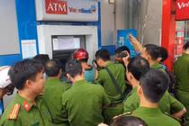 Đục, cắt cây ATM và những quái chiêu của kẻ trộm