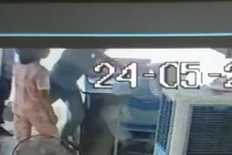 Tây Ninh: Nữ điều dưỡng trực chốt dịch COVID-19 bị đấm vào mặt