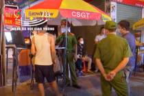 Video: 'Ma men' chửi phóng viên khi bị kiểm tra nồng độ cồn tại chốt 141