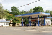 Phát hiện thi thể phụ nữ đang phân hủy sau kho xăng dầu