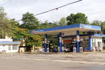 Phát hiện thi thể phụ nữ đang phân hủy sau kho xăng dầu