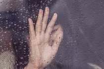 Vẫn còn yêu, có nên làm kẻ thứ 3 để níu kéo tình cũ