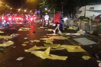 Rác thải sau bắn pháo hoa giao thừa được xử lý ngay trong đêm