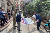 Người dân tự ý lập “trạm BOT” không cho xe máy, ô tô đỗ trong ngõ