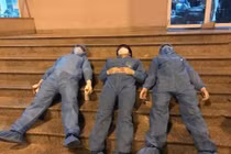 Chống dịch Covid-19: Xúc động hình ảnh y bác sĩ, bộ đội căng mình nơi đầu chiến tuyến