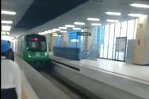 Video: Người dân "review" tàu Cát Linh - Hà Đông chạy thử