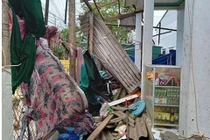 Nhiều tỉnh miền Trung tan hoang sau khi bão số 9 càn quét