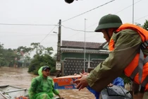 Hình ảnh miền Trung ngập lụt ngày 21/10: Nước vẫn mênh mông