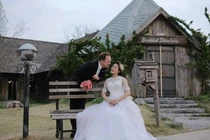 'Hoa khôi một chân' và cuộc hôn nhân như mơ cách nửa vòng trái đất