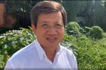 Ông Đoàn Ngọc Hải lái xe cứu thương đưa bệnh nhân nghèo về quê miễn phí