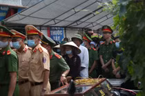 Xúc động, hàng trăm người dân tiễn đưa chiến sĩ CSCĐ bị cán tử vong