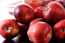 Mẹo chọn mua táo ngon ngọt không sợ hóa chất độc hại