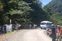 Xe du lịch lao xuống vực, ít nhất 8 người chết ở Quảng Bình