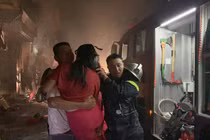 Hiện trường vụ cháy cửa hàng bán gas, 5 người bị mắc kẹt