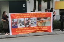 Xử vụ bé 3 tuổi bị mẹ cùng bố dượng đánh tử vong: Dân đòi tử hình