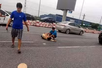 CSGT gãy chân sau khi bị xe phân khối lớn va quệt