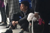 Vụ bé gái rơi từ tầng 25 tử vong: Người mẹ gào khóc muốn được gặp con