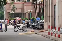 Nghi vấn bé gái 6 tuổi rơi từ tầng 12 chung cư xuống đất tử vong