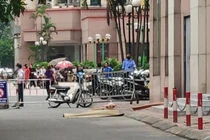 Nghi vấn bé gái 6 tuổi rơi từ tầng 12 chung cư xuống đất tử vong