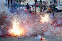 Hành vi đốt pháo trong ngày Tết bị xử phạt thế nào?