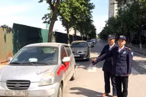 Hà Nội: 3 bảo vệ xịt sơn vào loạt xe không gửi vào bãi ở chung cư 