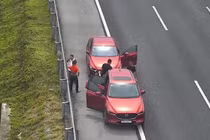 Ngang nhiên lùi, đi sai ở cao tốc HN-HP: Phạt nhẹ... không sợ?