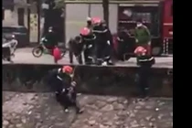 Vì sao nam thanh niên nhảy xuống dòng sông đen ngòm khi cả Hà Nội ở nhà chống COVID-19