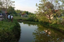 Hai chị em đuối nước thương tâm khi tắm ao nhà