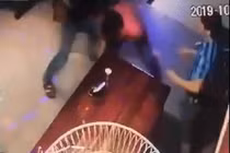 Khởi tố kẻ đâm trọng thương chủ quán karaoke Thế kỷ 21