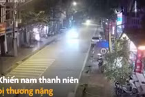 Video: Nam thanh niên lao thẳng xe máy vào đầu ô tô trong đêm