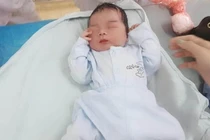 Vụ bé sơ sinh bị bỏ rơi: Hơn 40 gia đình xin nhận con nuôi