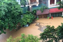 Hà Giang ngập lụt nặng, nhiều ô tô ngập nước, 2 mẹ con tử vong