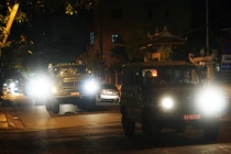 Quân đội huy động xe đặc chủng khử trùng 2 bệnh viện ở Đà Nẵng trong đêm