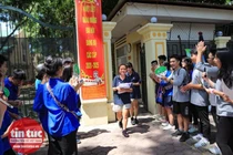 Tuyển sinh vào lớp 10 Hà Nội: Thí sinh tươi cười khi ra khỏi phòng 