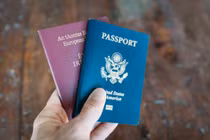 Những quan chức lộ "hộ chiếu kép" gây xôn xao