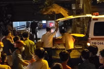 Cô giáo tiểu học tử vong trong tư thế treo cổ cạnh thi thể con trai 