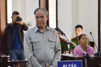 Cựu Hiệu trưởng xâm hại hàng loạt học sinh nam bị phạt 8 năm tù 