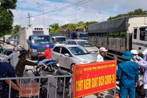 Hải Dương: Quá tải các cửa ngõ thành phố ngày đầu nâng cao mức độ cách ly